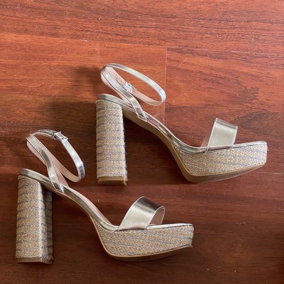 Madden Girl Odalina Ankle Strap Block Heel Silver Raffia Platform sz 10 metallic - Picture 4 of 16